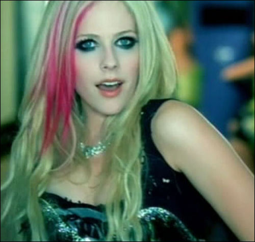 Avril Lavigne. VIDEO - HOT. TAMANHO – 61 MB. ESTILO – Pop